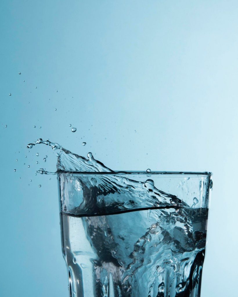 Voda u čaši
